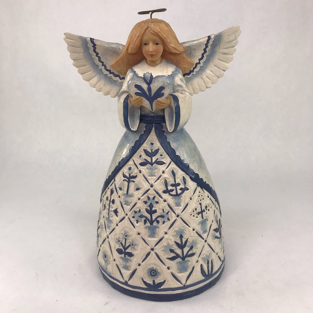 Jim Shore 114404 Heartwood Creek Angel Holding Heart Figurine 2003 Signed